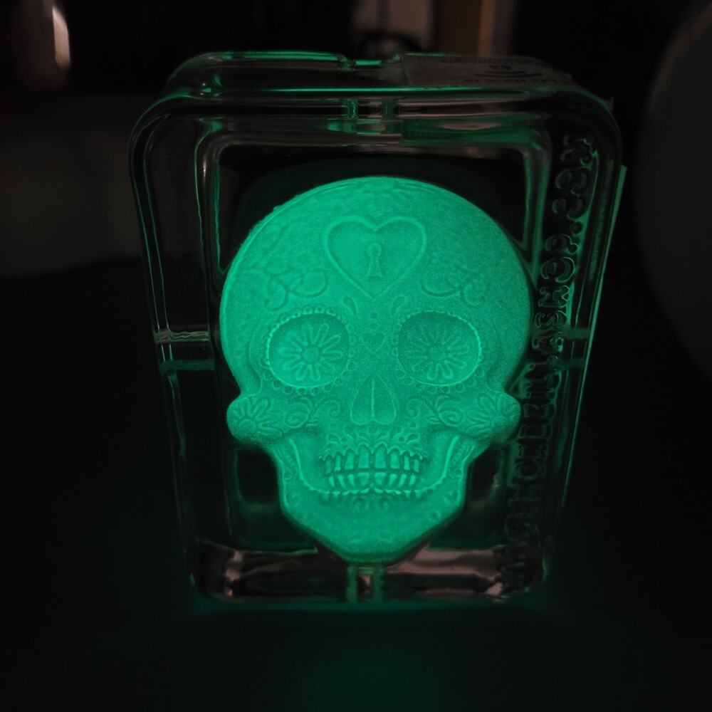 Glow In The Dark Sugar Skull Etched Glass Ashtray Halloween Decor Smokezilla NEW
